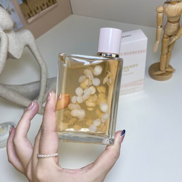 Burberry Her Petals Limited Edition Eau de Parfum “Valencia” – 88 ml / 3 fl oz