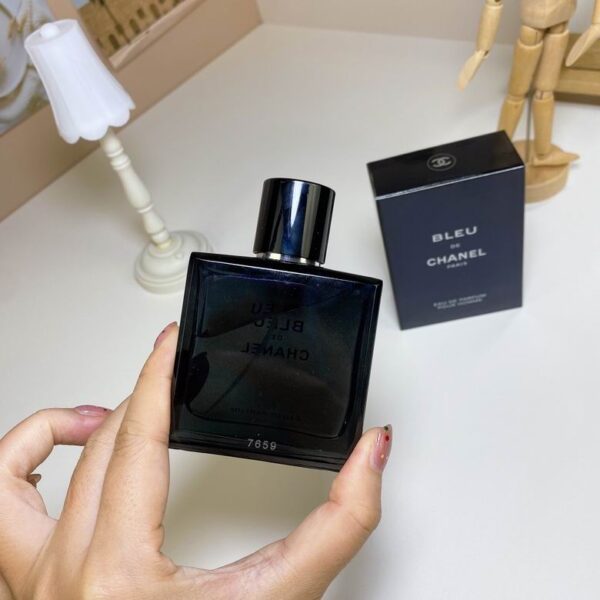 BLEU DE CHANEL Eau de Parfum Spray (EDP) - 3.4 FL. OZ.