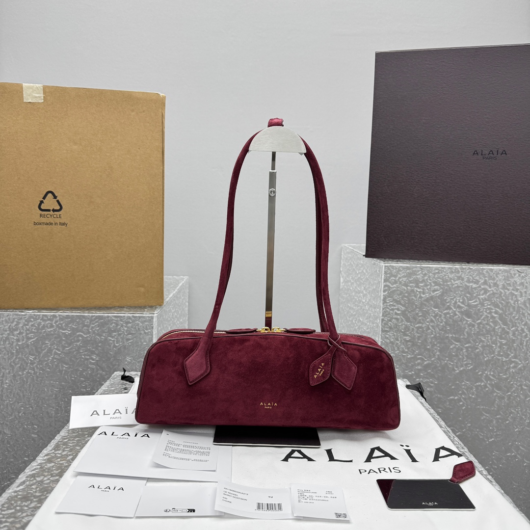 Alaïa Small Le Teckel Shoulder Bag | Red |