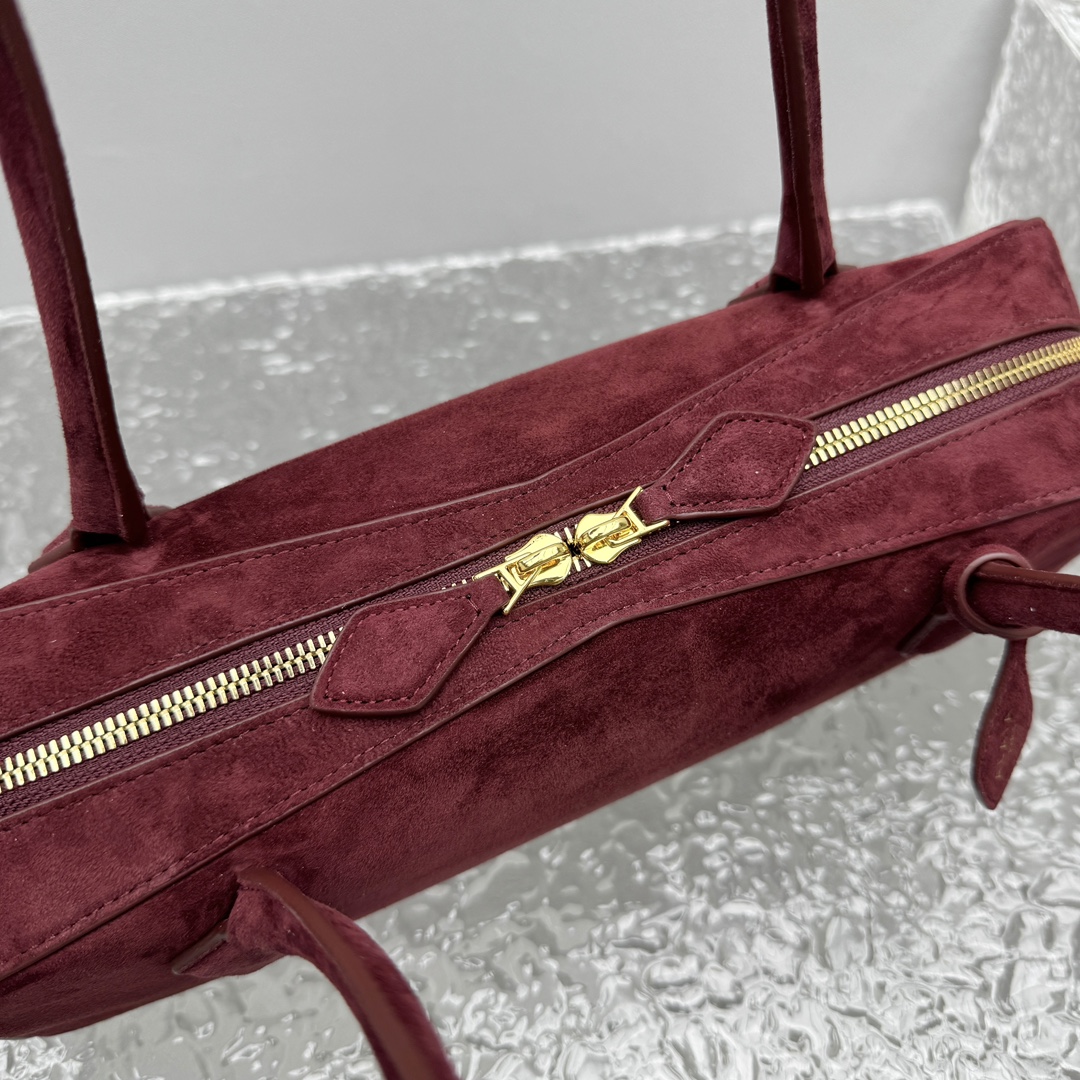 Alaïa Small Le Teckel Shoulder Bag | Red |