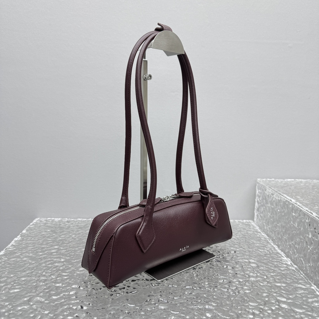 Alaïa Burgundy Small Le Teckel Shoulder Bag in LeatherAlaia  000613