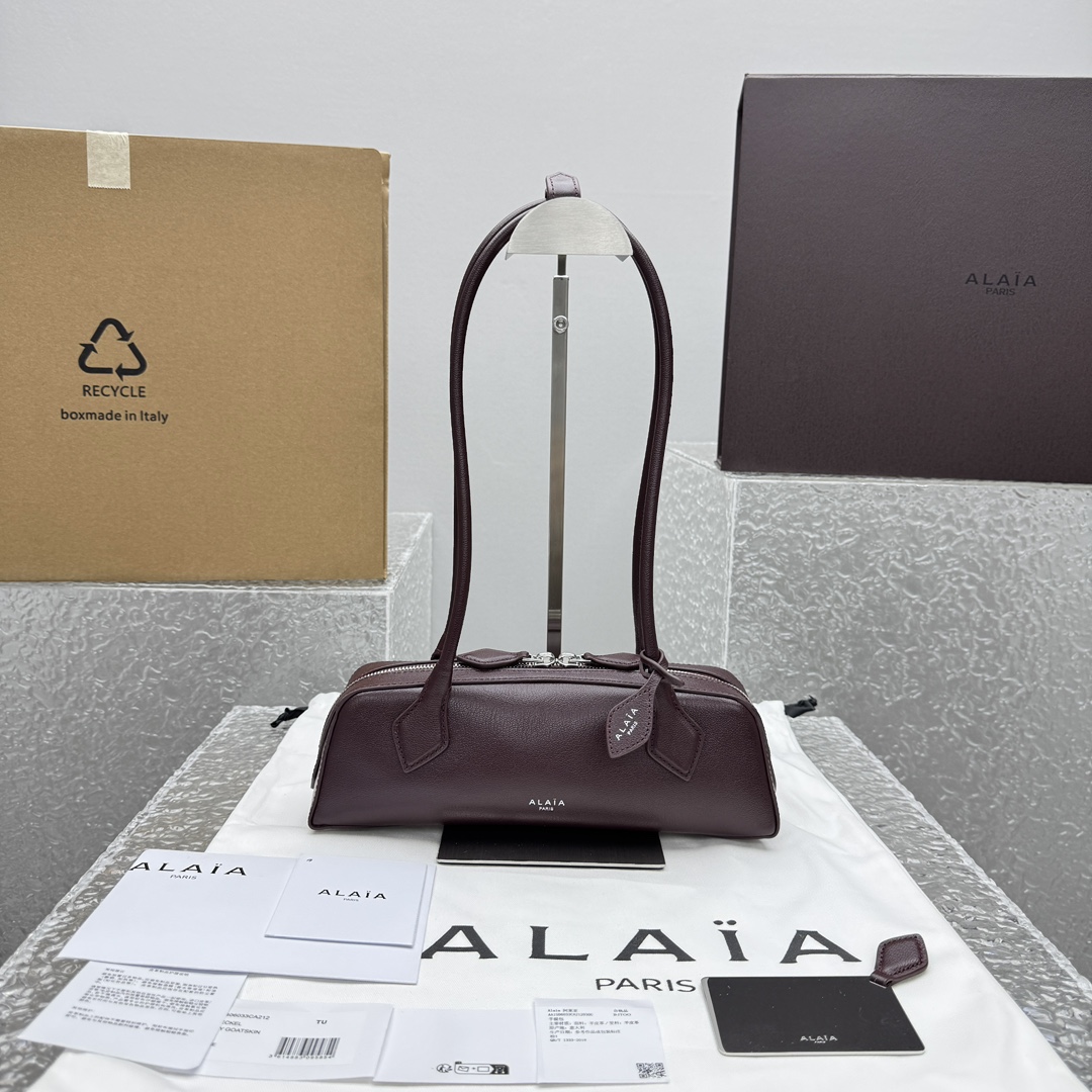 Alaïa Burgundy Small Le Teckel Shoulder Bag in LeatherAlaia  000613