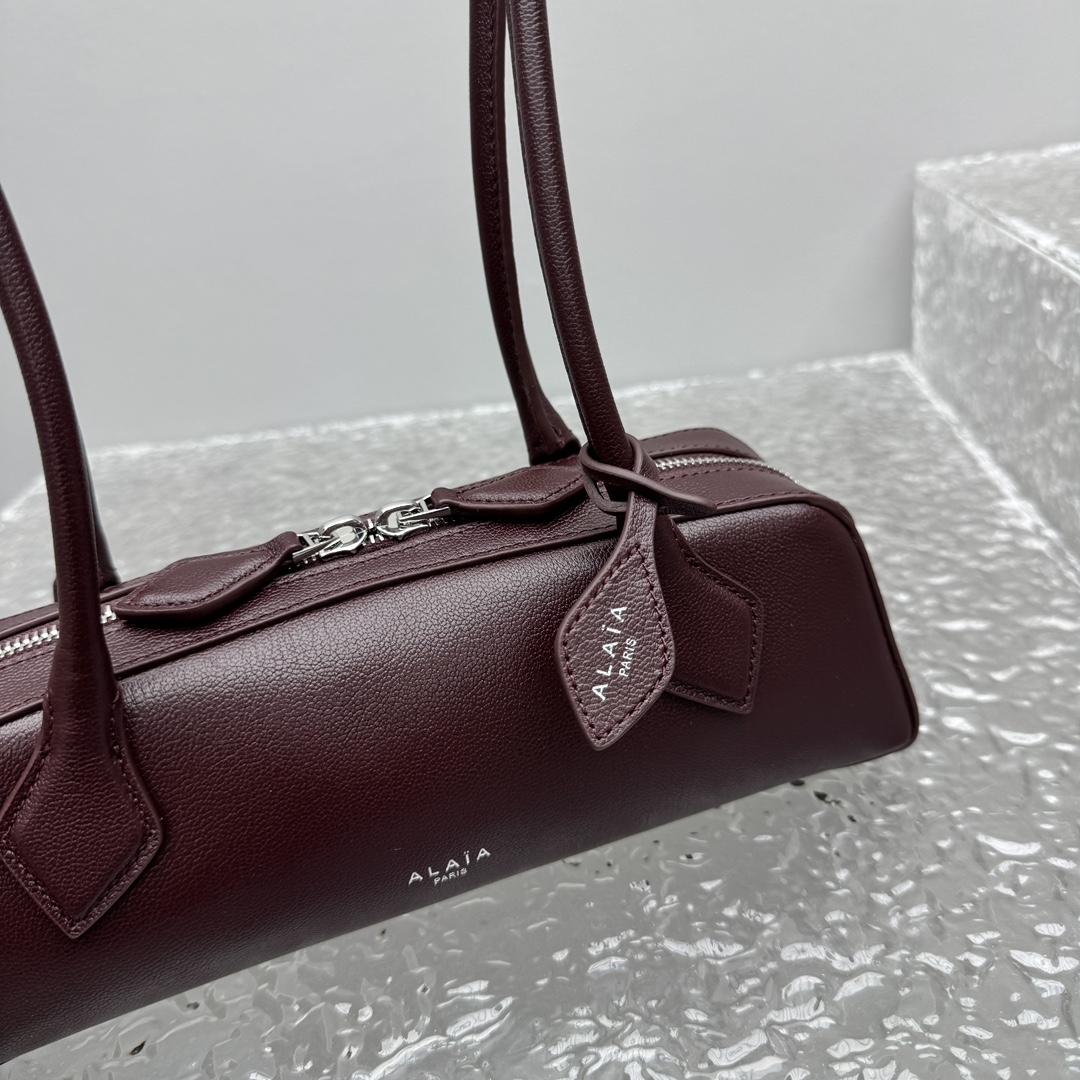 Alaïa Burgundy Small Le Teckel Shoulder Bag in LeatherAlaia  000613
