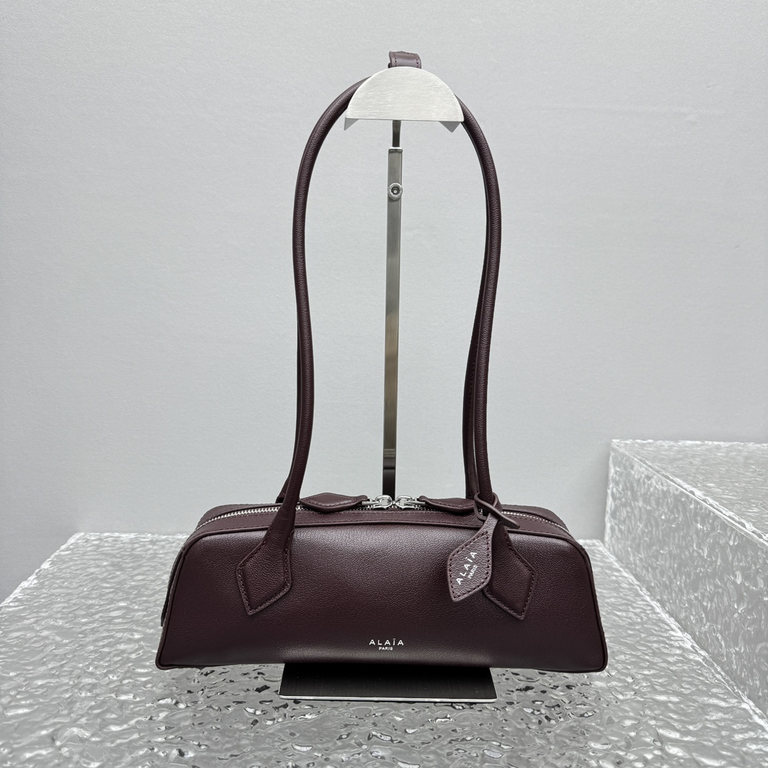 Alaïa Burgundy Small Le Teckel Shoulder Bag in LeatherAlaia  000613