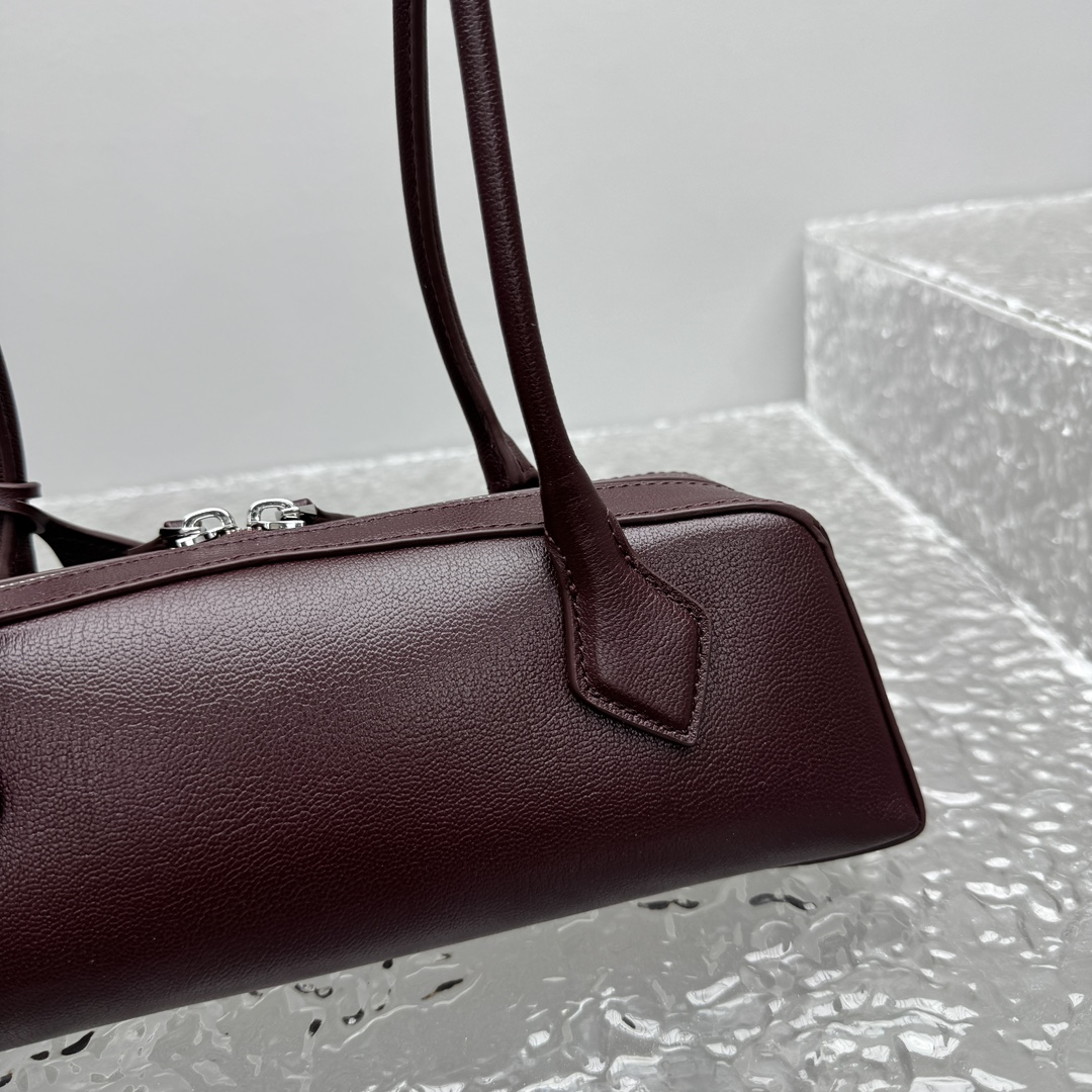 Alaïa Burgundy Small Le Teckel Shoulder Bag in LeatherAlaia  000613