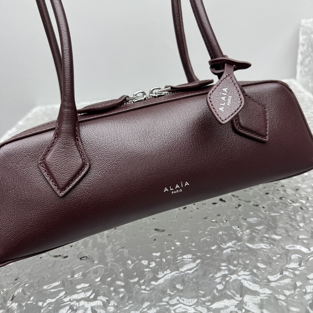 Alaïa Burgundy Small Le Teckel Shoulder Bag in LeatherAlaia  000613