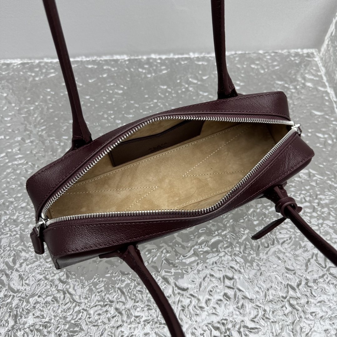 Alaïa Burgundy Small Le Teckel Shoulder Bag in LeatherAlaia  000613
