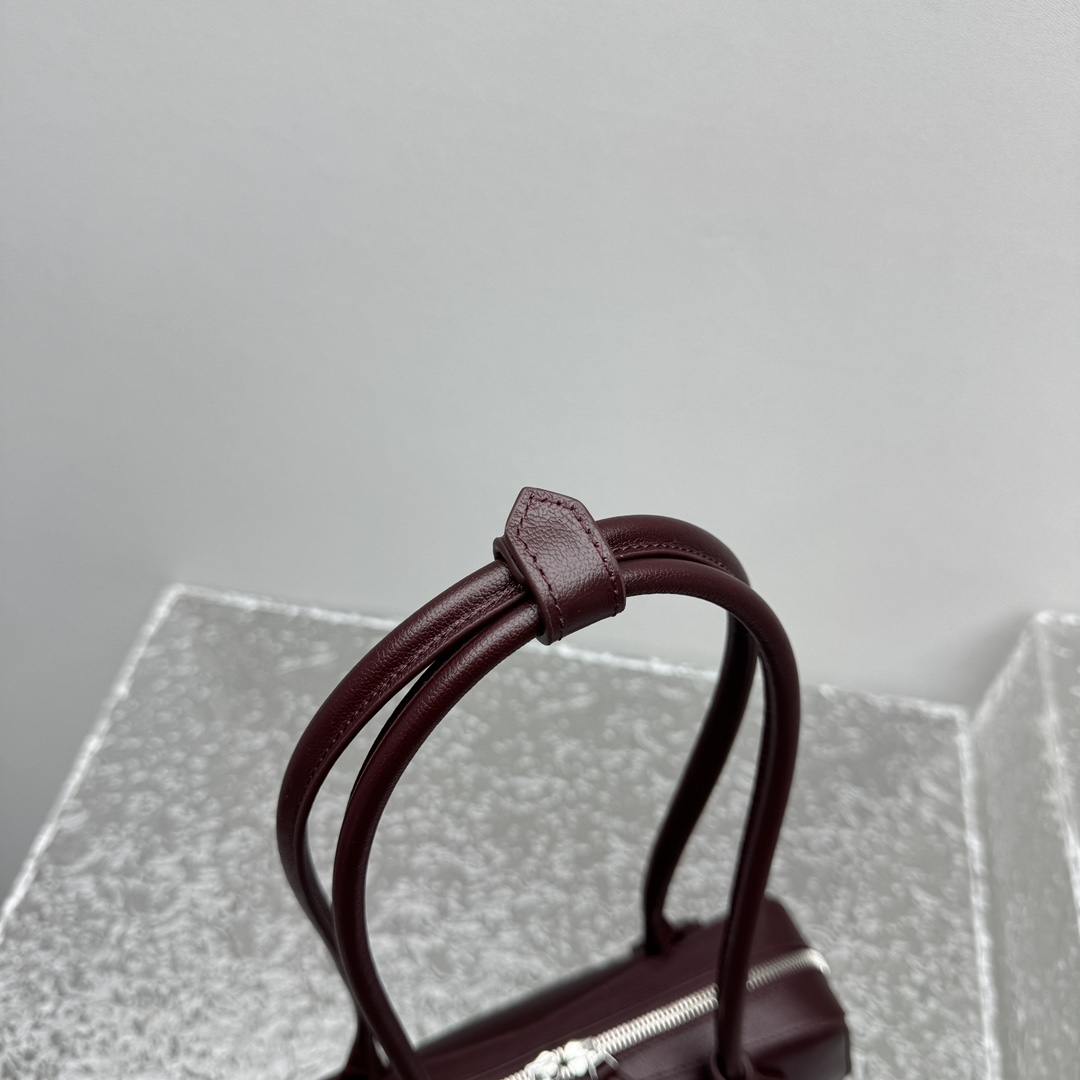 Alaïa Burgundy Small Le Teckel Shoulder Bag in LeatherAlaia  000613