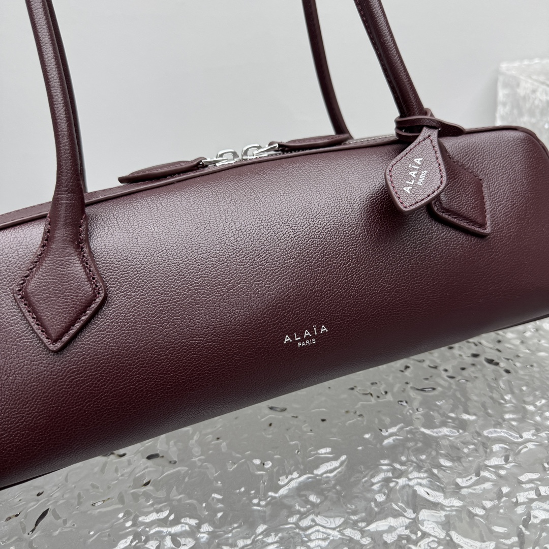 Alaïa Le Teckel Shoulder Bag | Brown