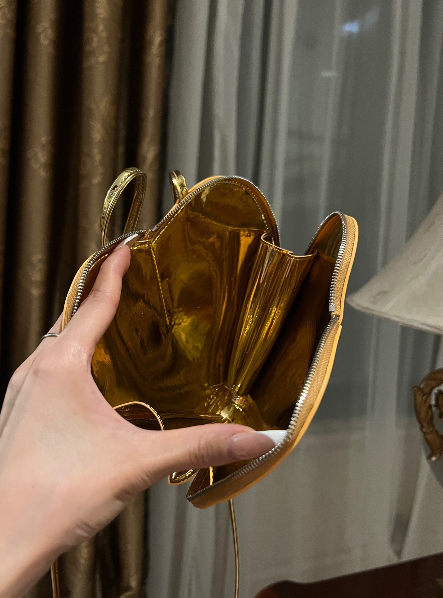 Alaïa Gold Le Coeur heart bag Golden Metal ref