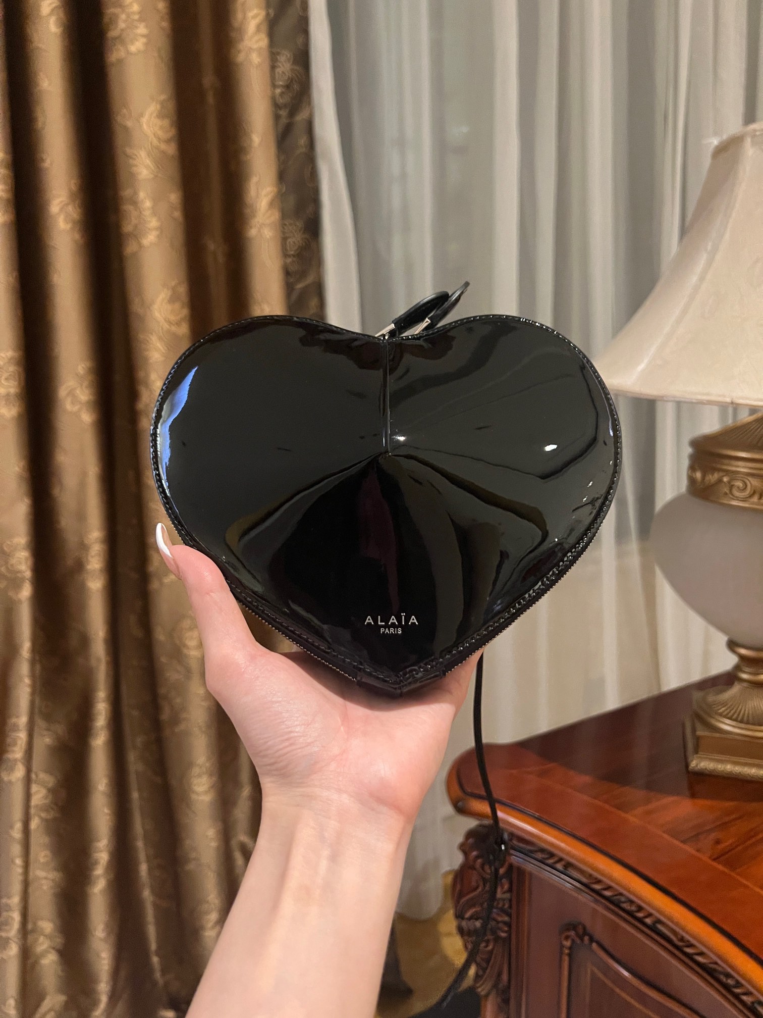 Le coeur patent leather handbag Alaïa Black Alaia 0249