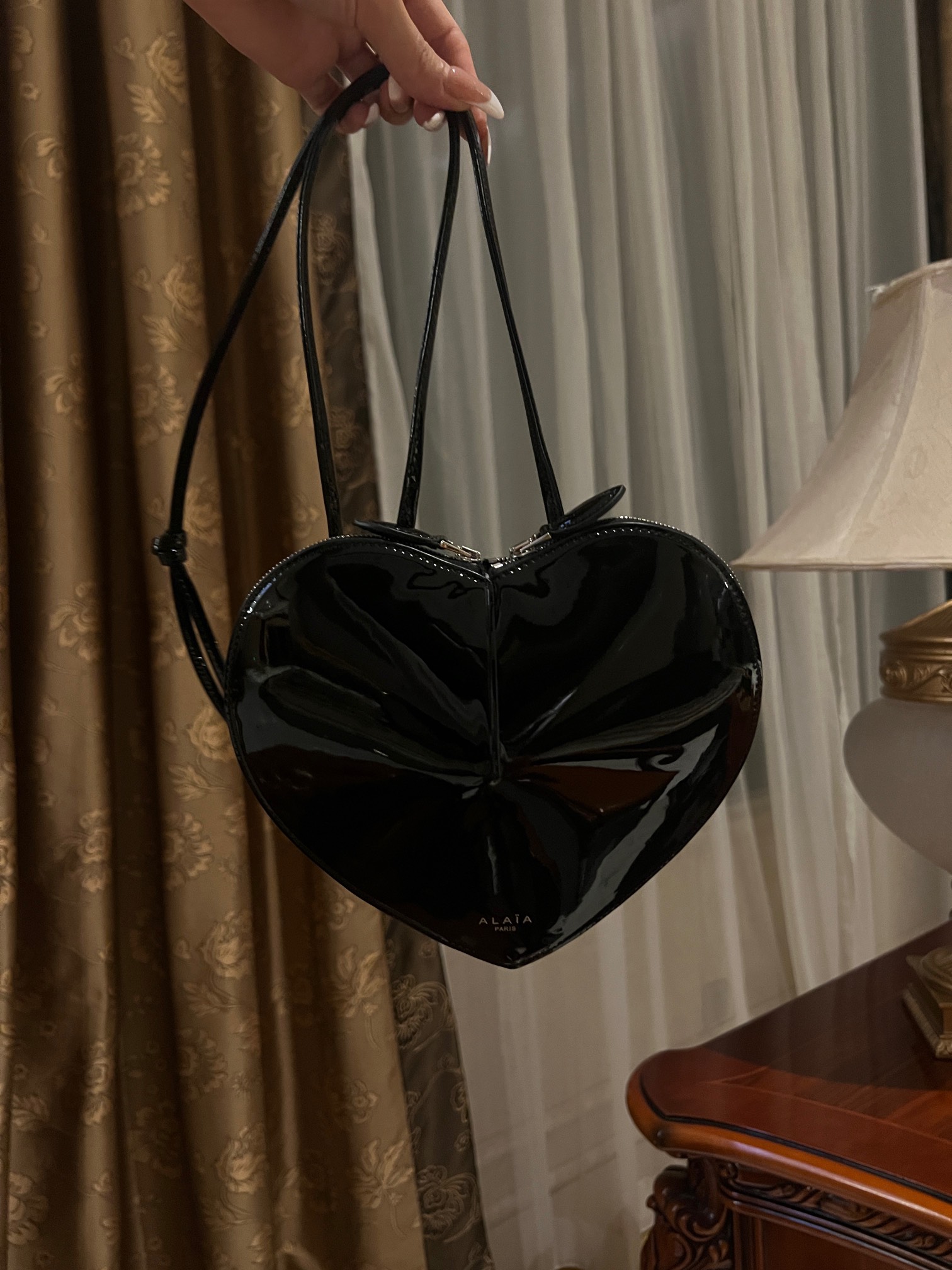 Le coeur patent leather handbag Alaïa Black Alaia 0249