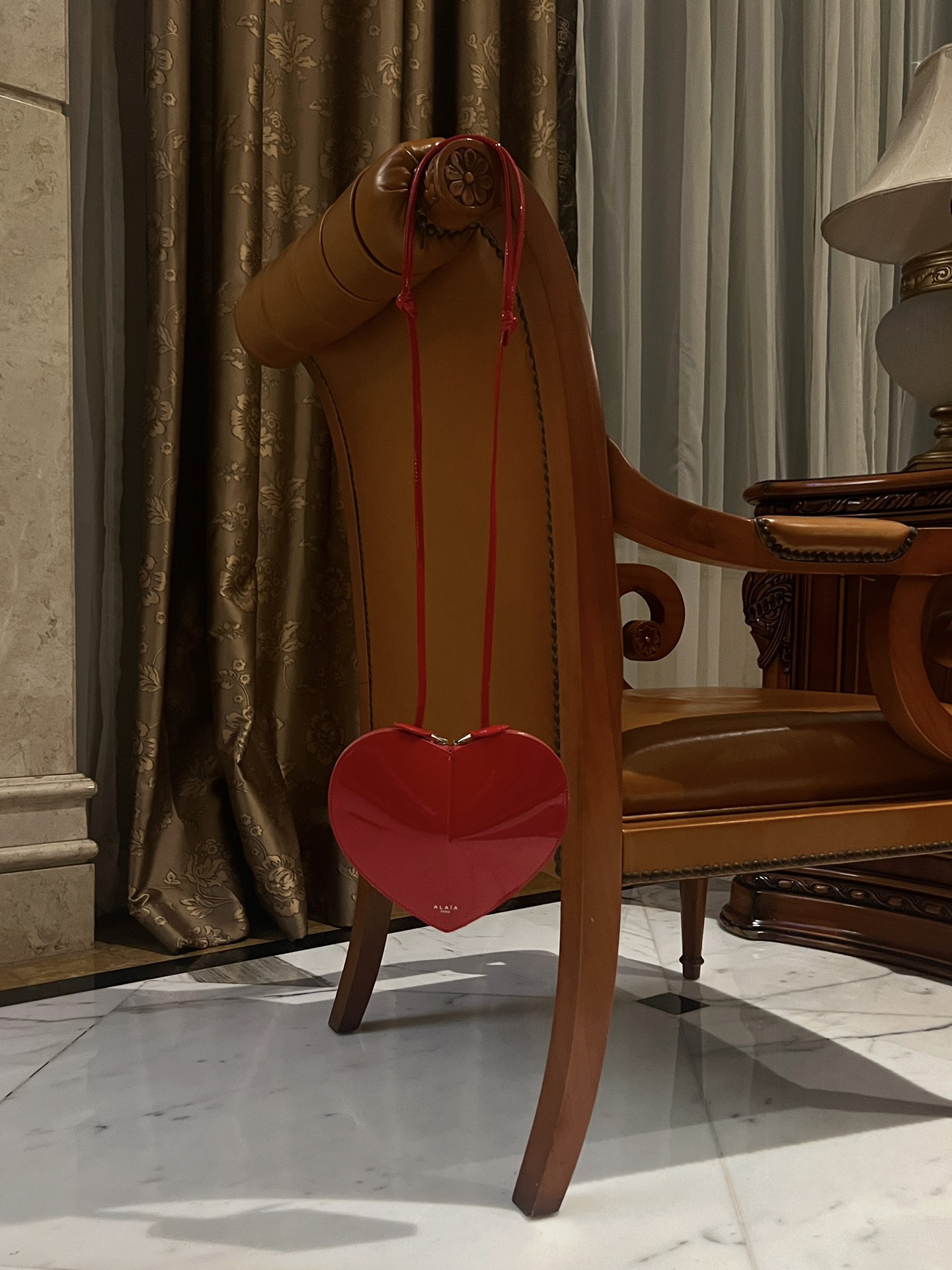 Le coeur leather crossbody bag Alaïa Red in Leather