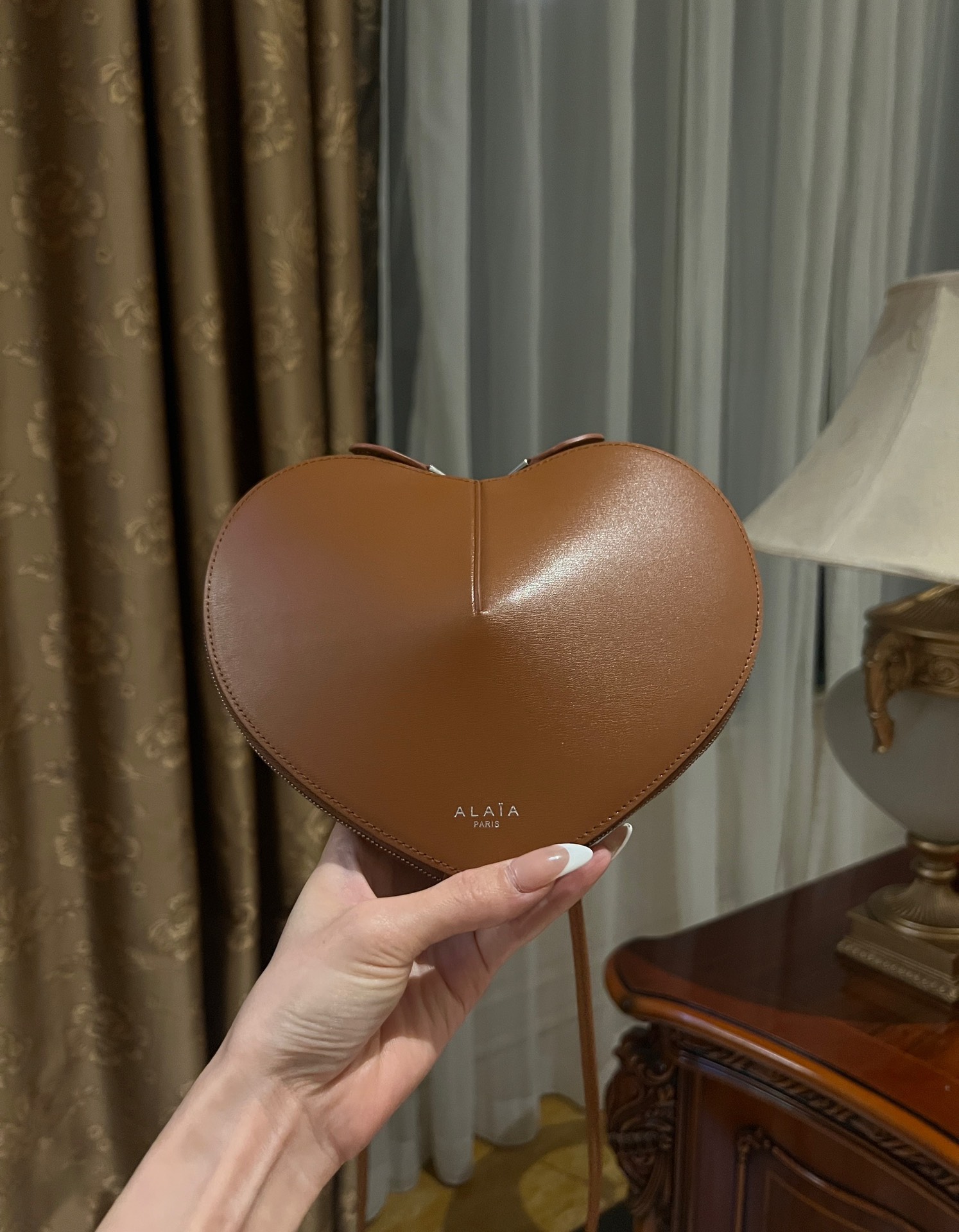 Le coeur leather crossbody bag Alaïa brown  in Leather