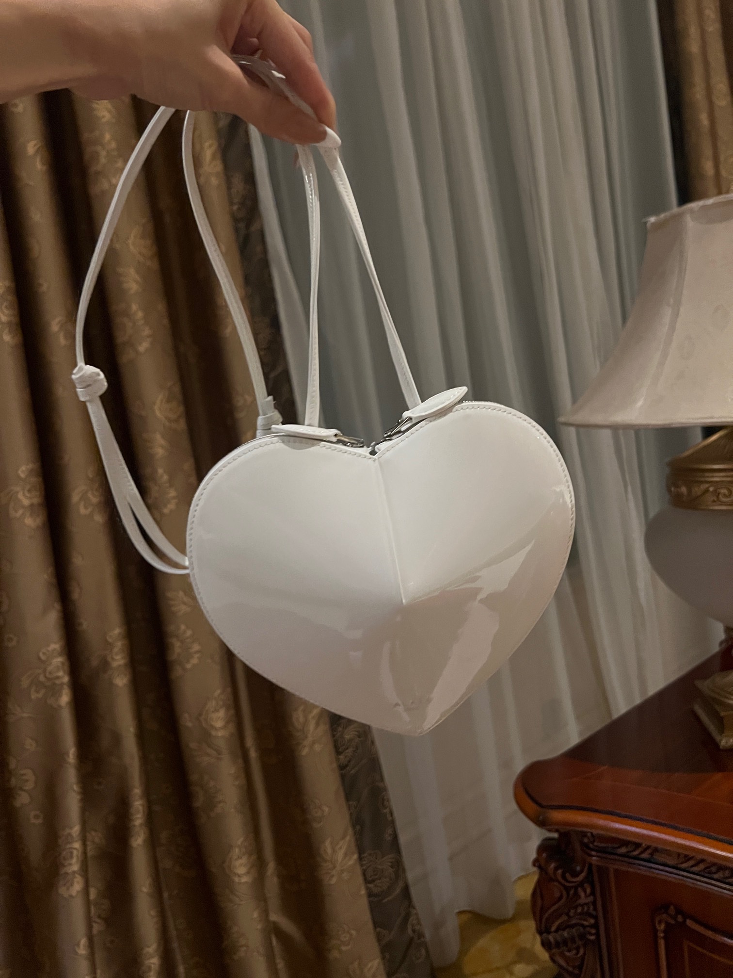 Le coeur leather crossbody bag Alaïa white in Leather