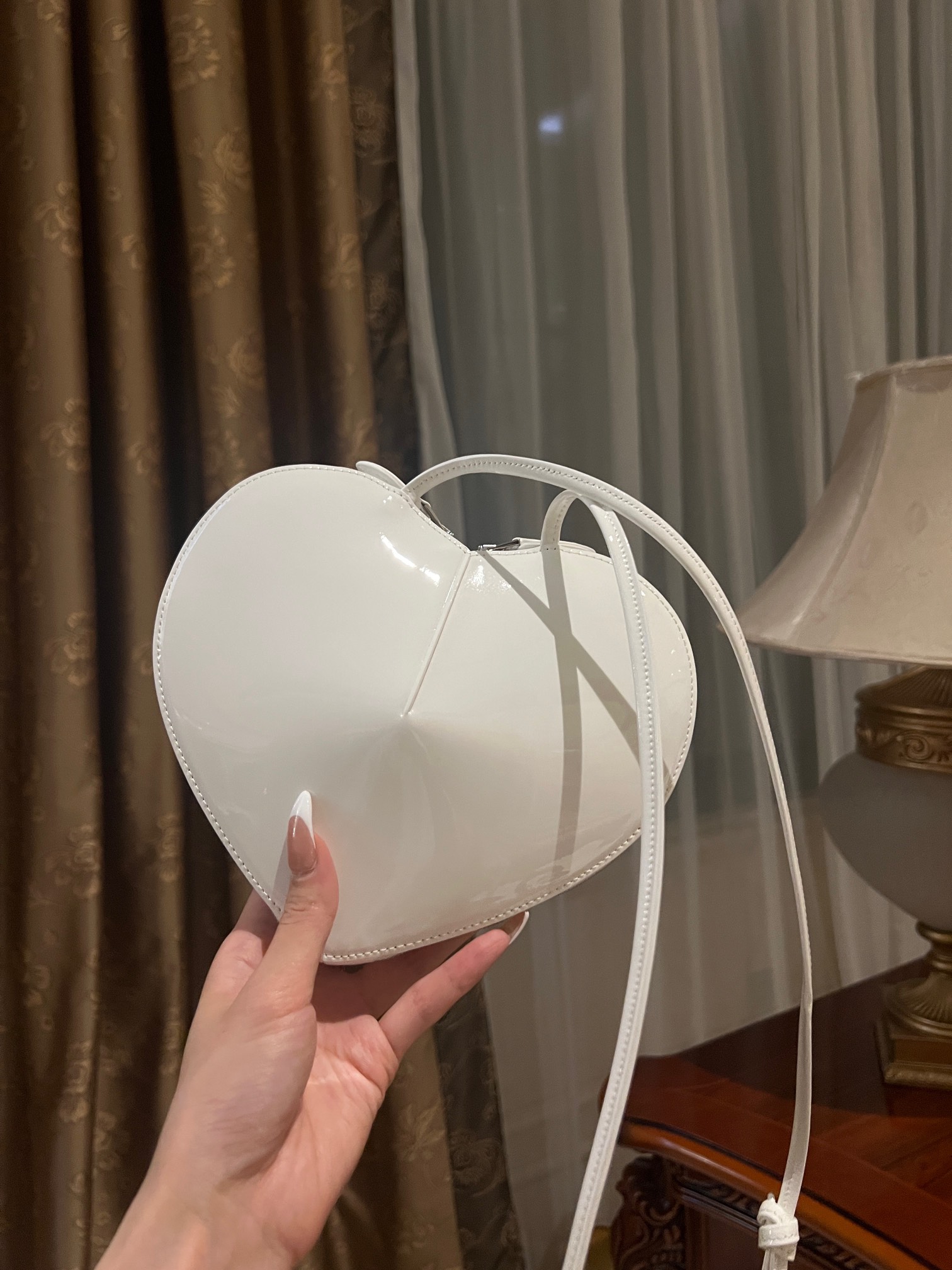 Le coeur leather crossbody bag Alaïa white in Leather
