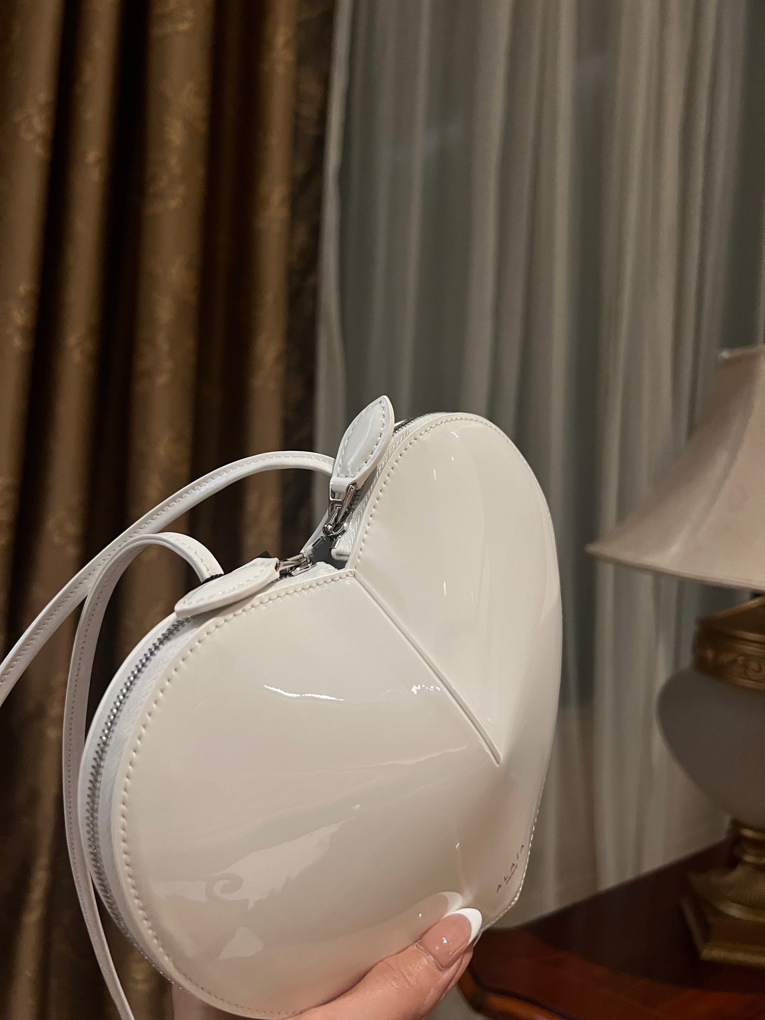 Le coeur leather crossbody bag Alaïa white in Leather
