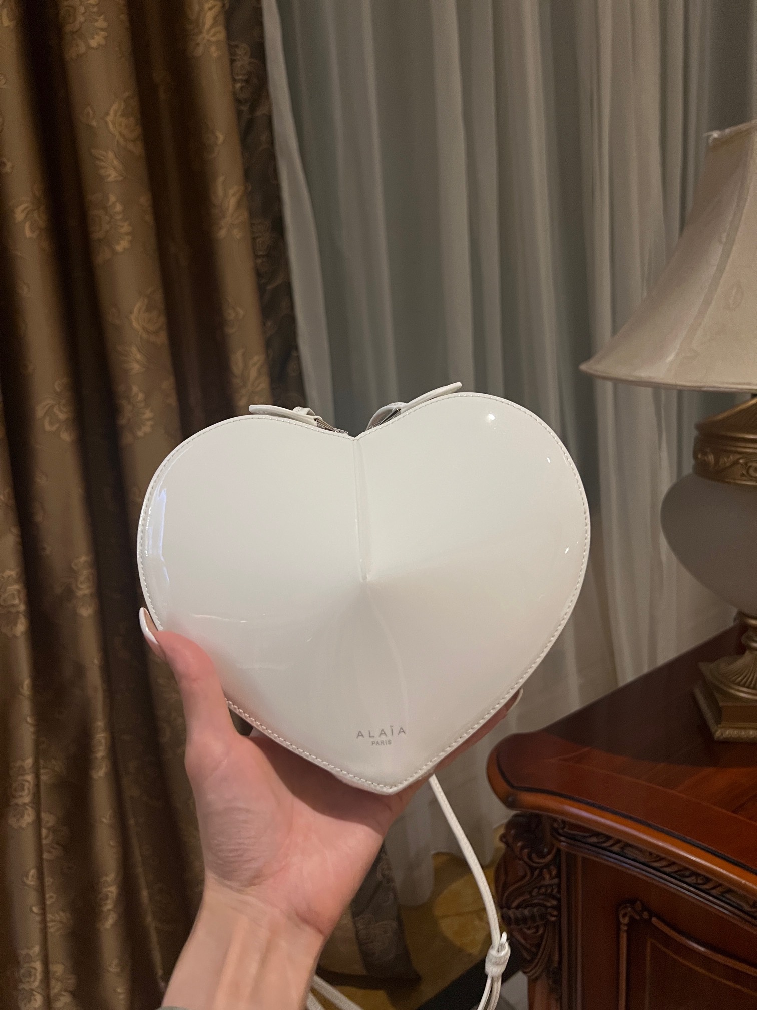 Le coeur leather crossbody bag Alaïa white in Leather