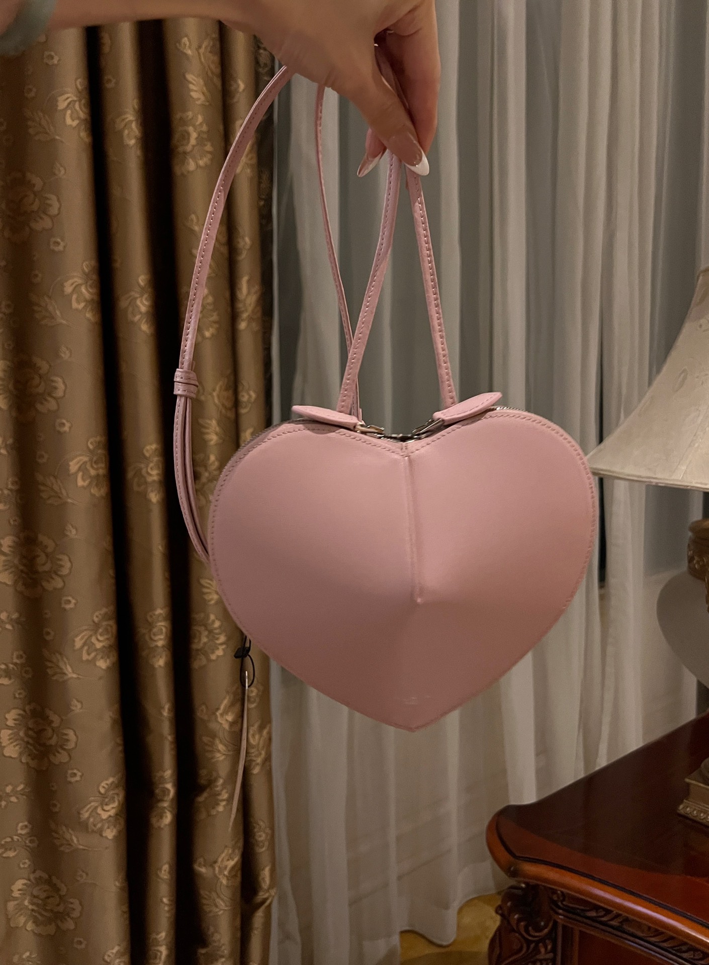 Le coeur leather crossbody bag Alaïa pink in Leather369