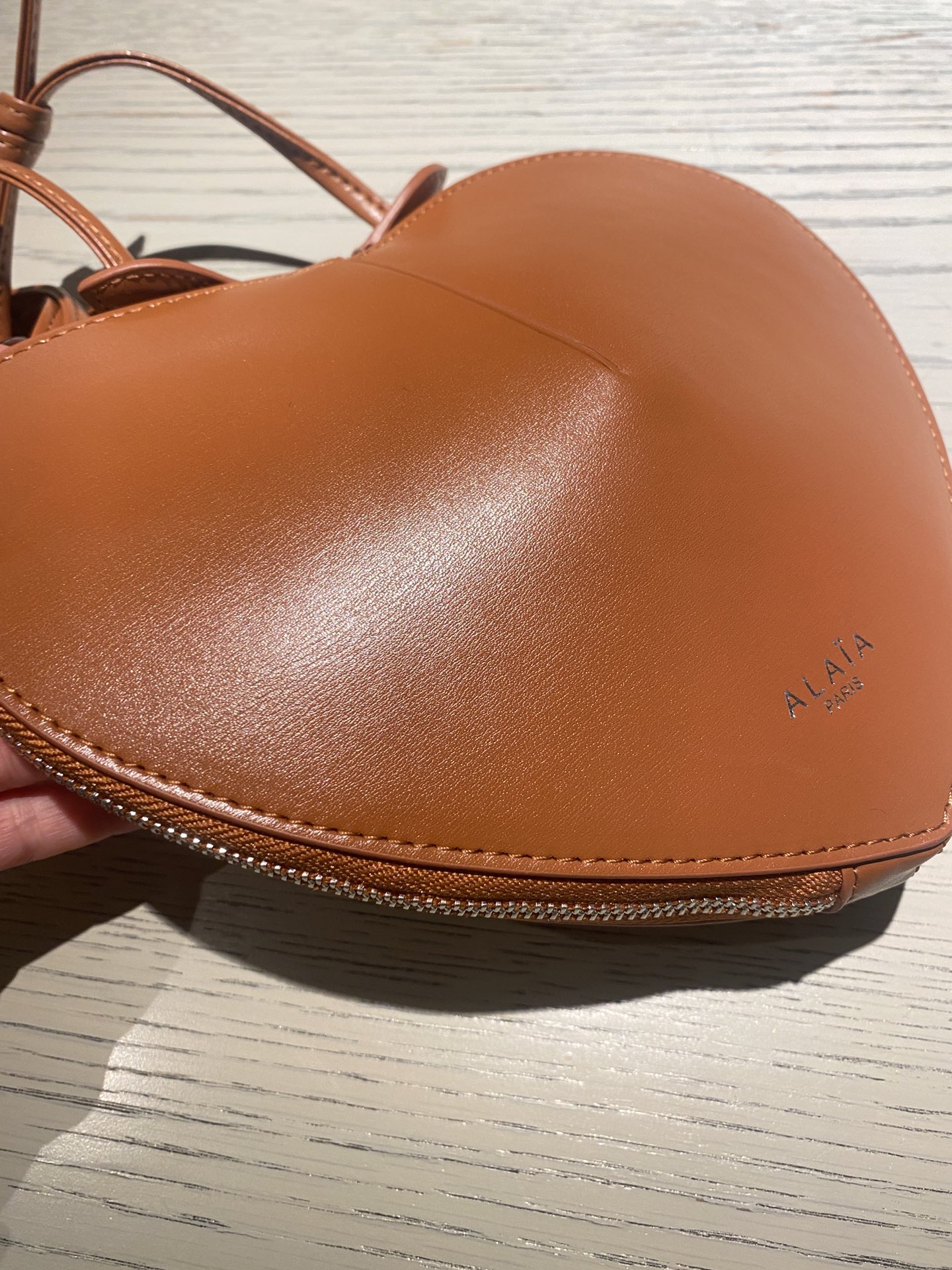 Le coeur leather crossbody bag Alaïa brown in Leather