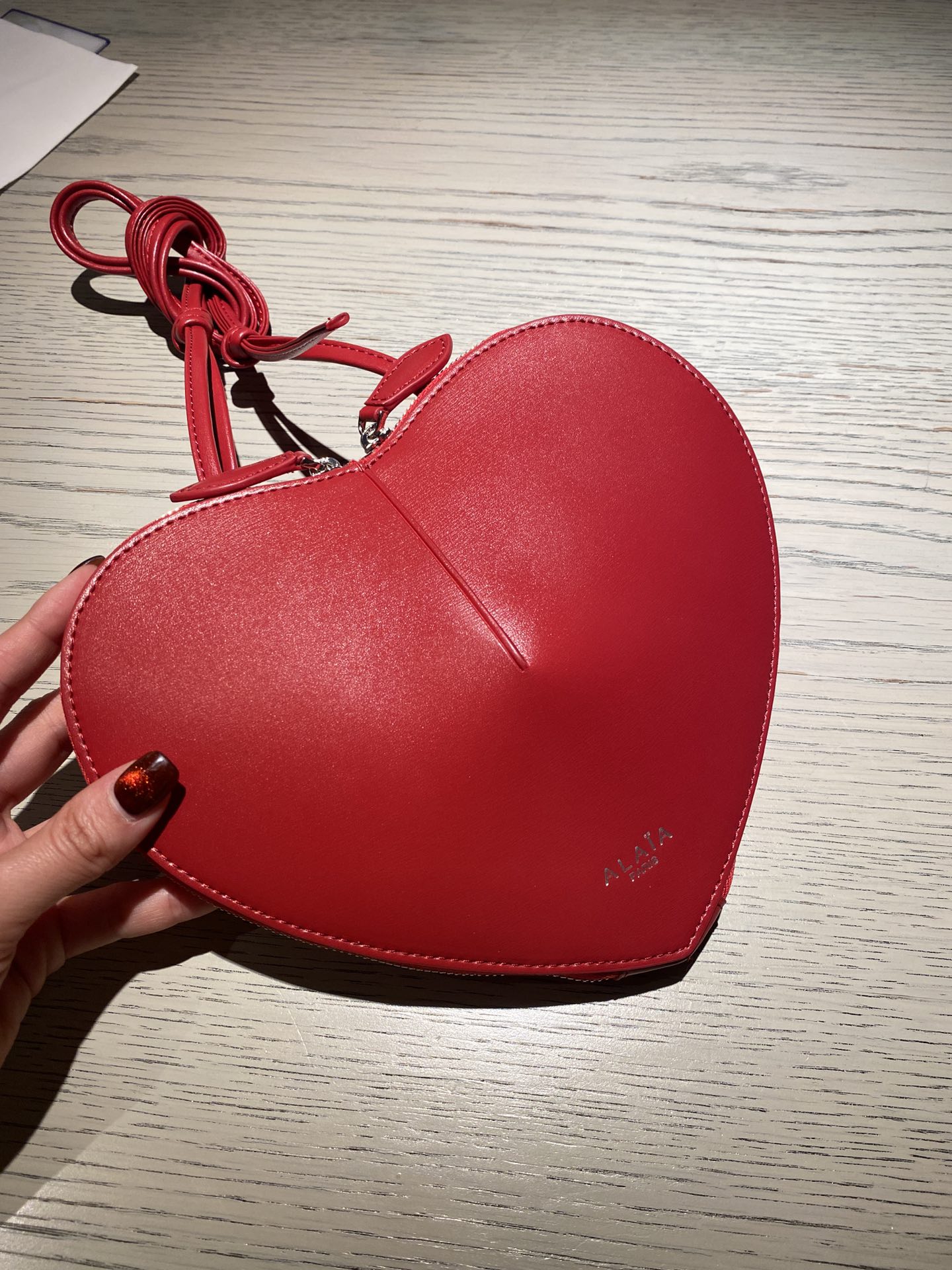 Le coeur leather crossbody bag Alaïa red in Leather