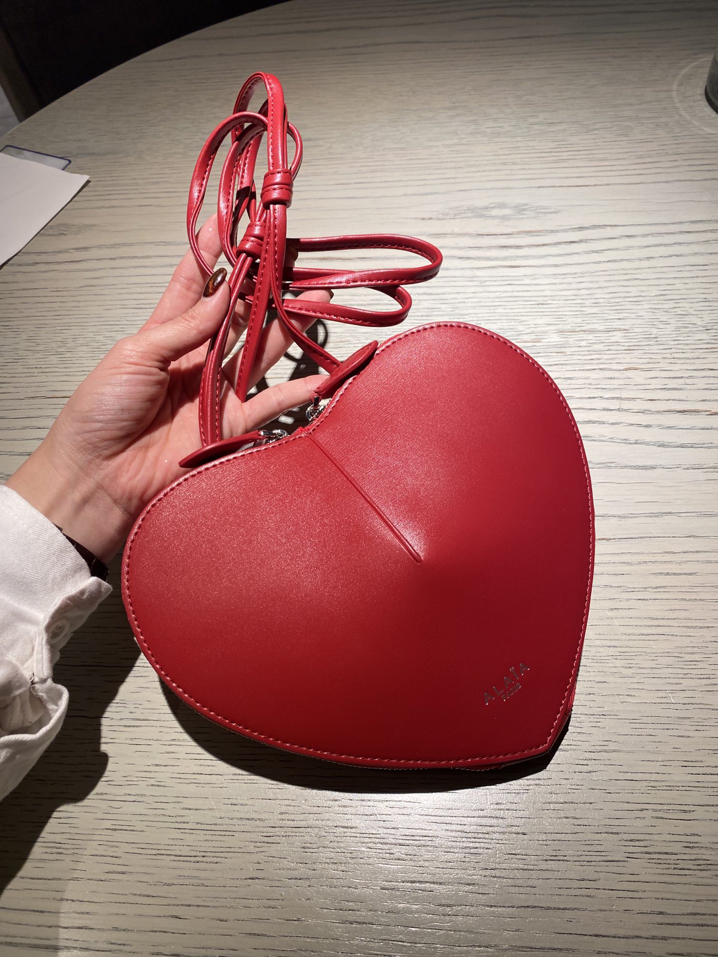 Le coeur leather crossbody bag Alaïa red in Leather