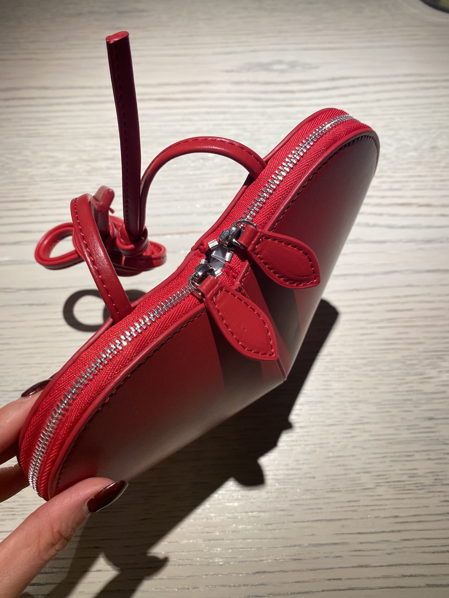 Le coeur leather crossbody bag Alaïa red in Leather
