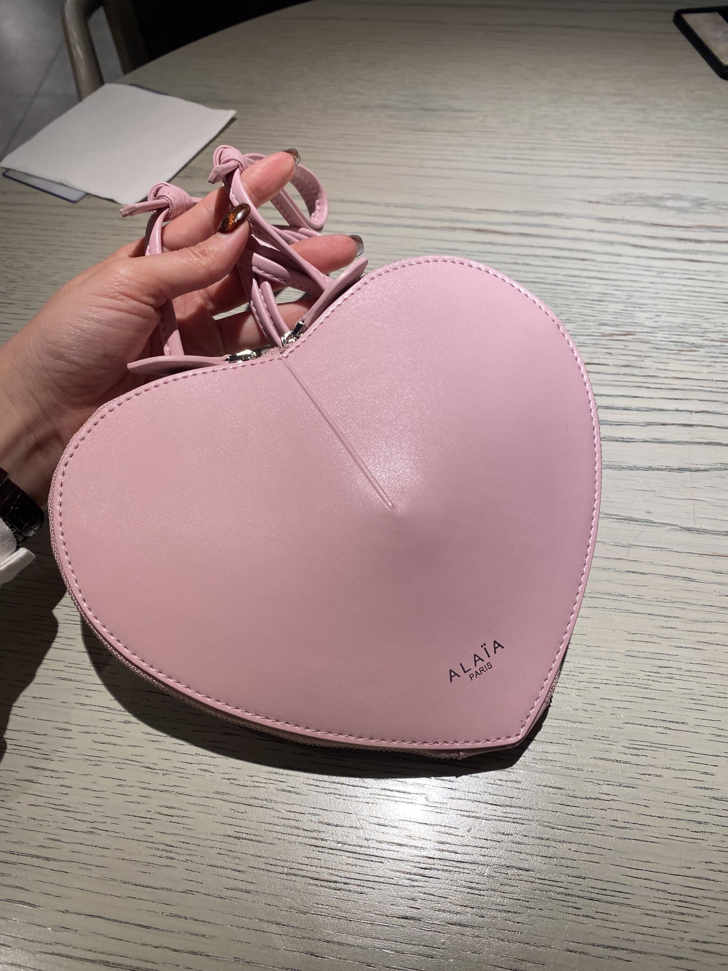 Le coeur leather crossbody bag Alaïa pink in Leather