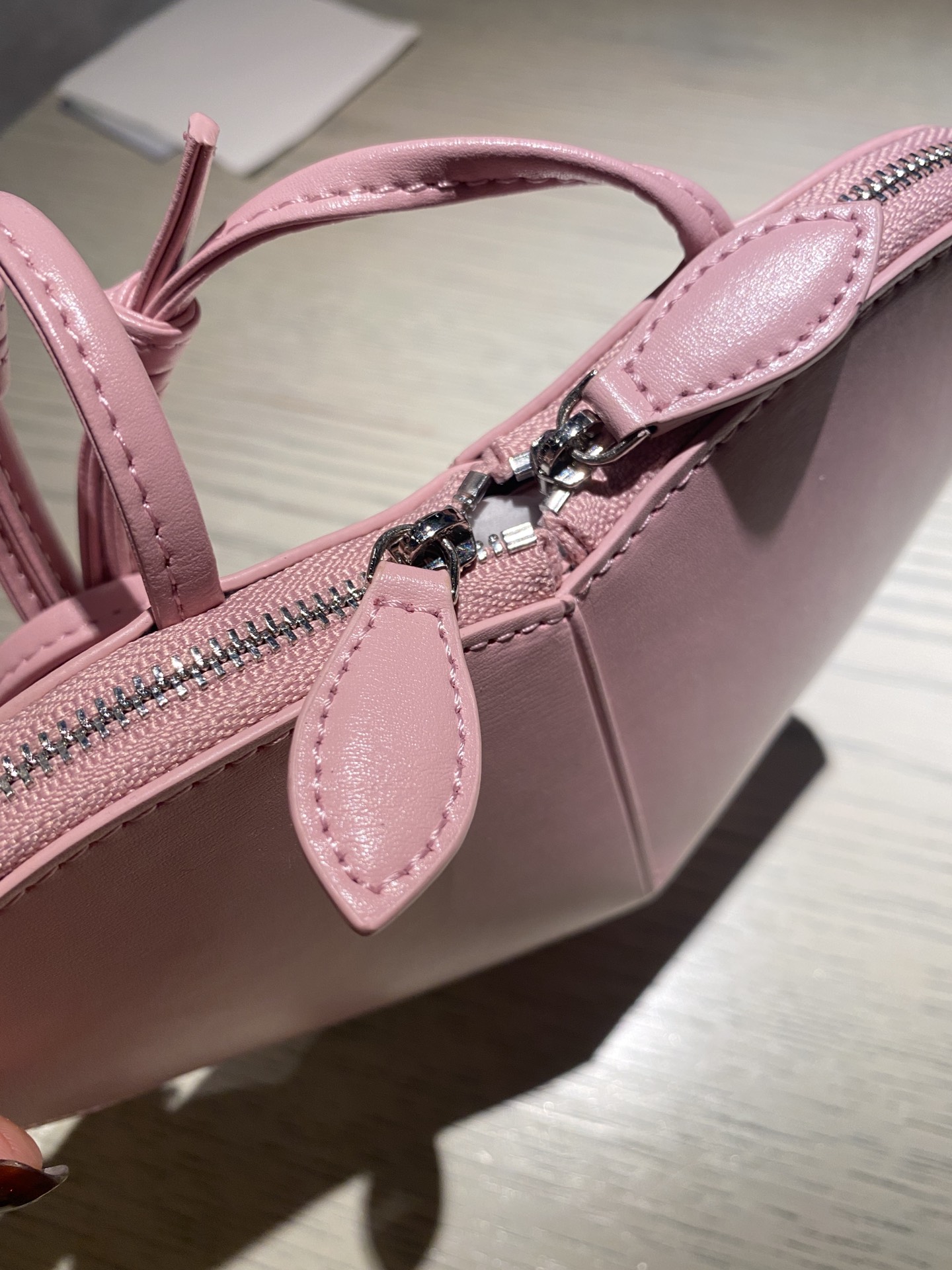 Le coeur leather crossbody bag Alaïa pink in Leather