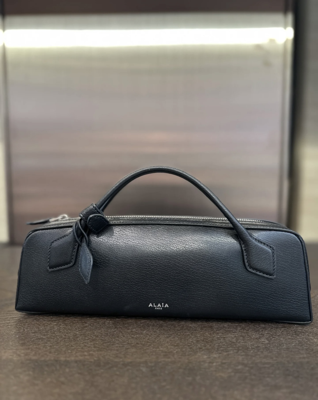 Alaïa Le Teckel Grained Leather Clutch in Black