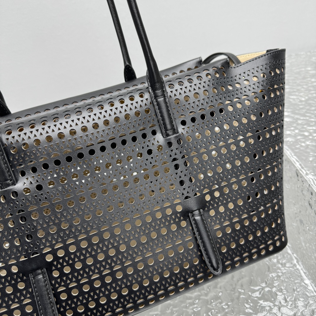 ALAÏA New Mina 32 laser-cut leather shoulder bag