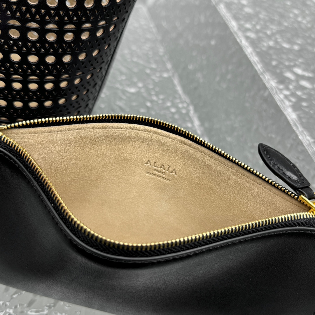 ALAÏA New Mina 32 laser-cut leather shoulder bag