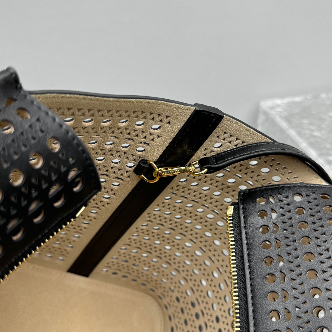 ALAÏA New Mina 32 laser-cut leather shoulder bag