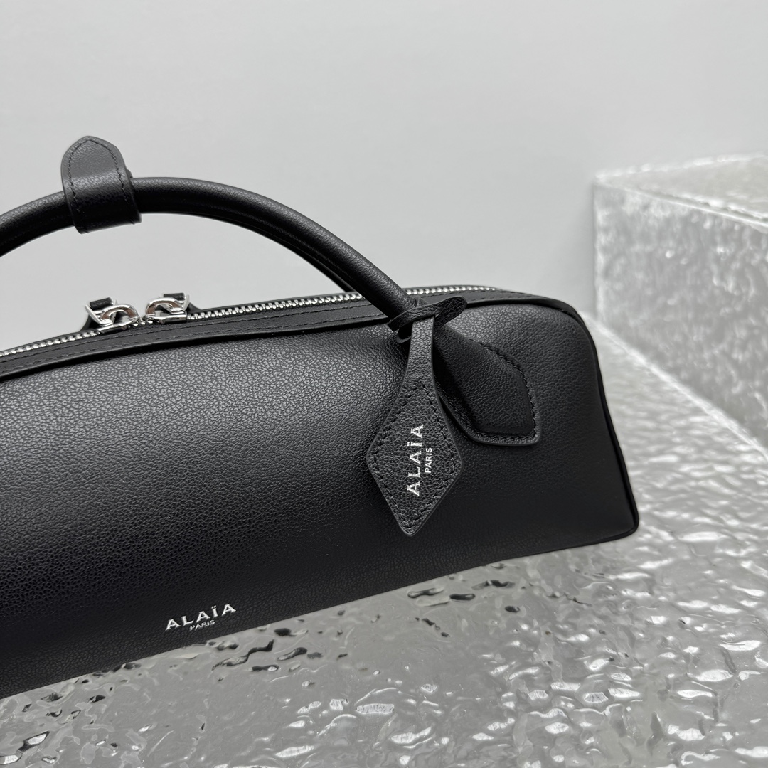 Black leather clutch bag Alaia LE TECKEL at the Park