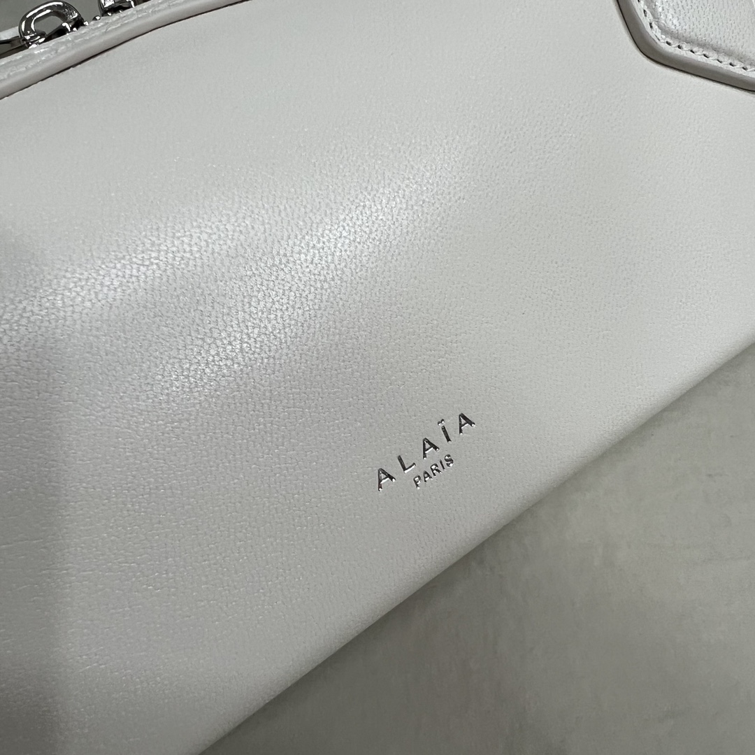 White ALAÏA Medium Goatskin Le Teckel Shoulder Bag Leather