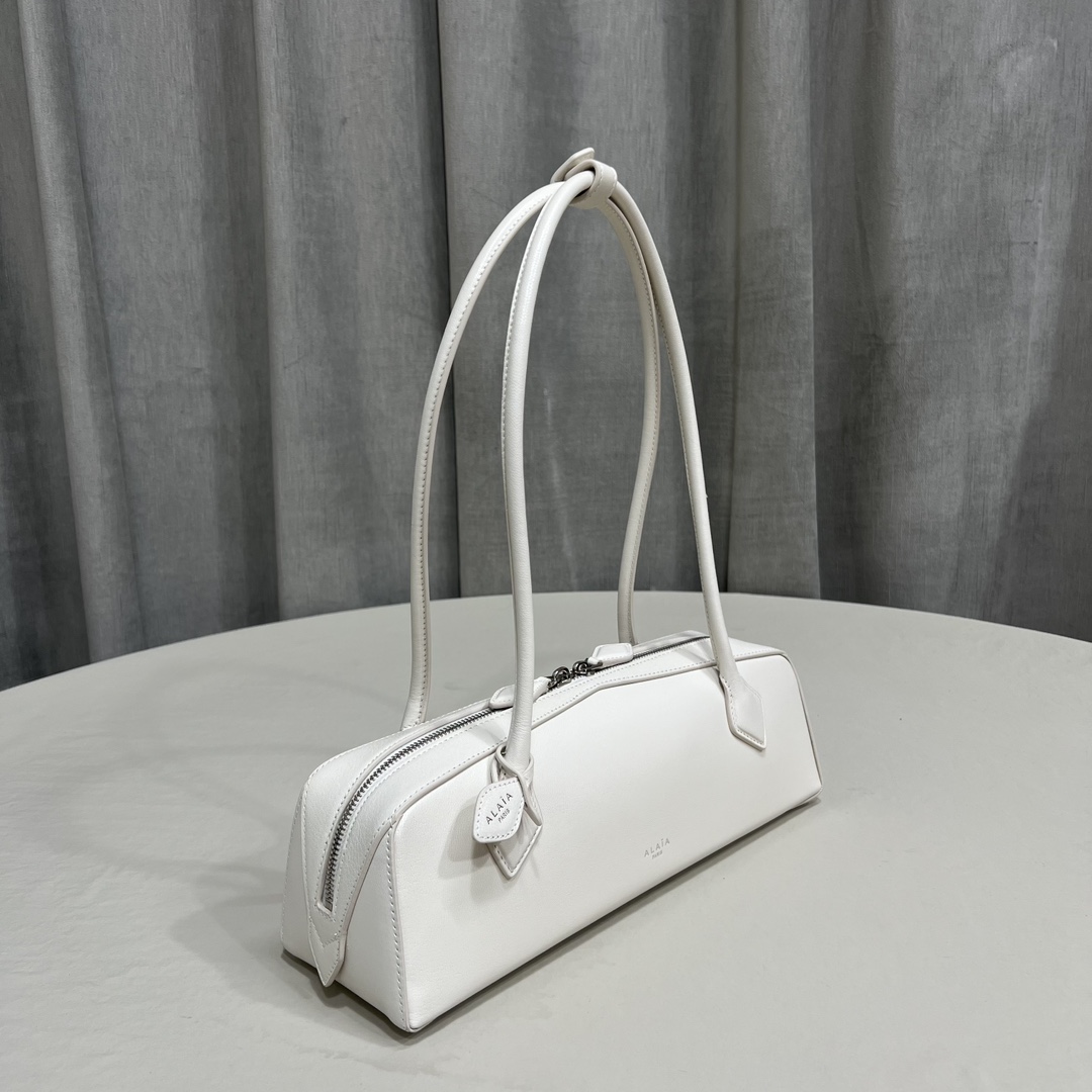 White ALAÏA Medium Goatskin Le Teckel Shoulder Bag Leather