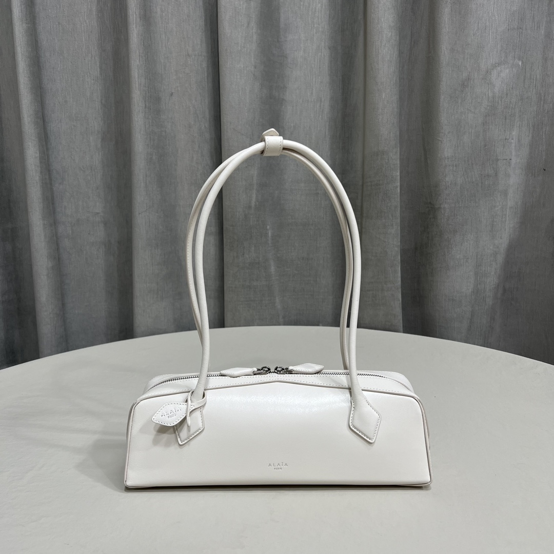 White ALAÏA Medium Goatskin Le Teckel Shoulder Bag Leather