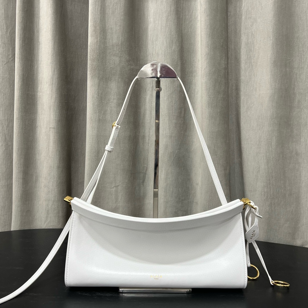 Alaïa Alaïa East West S Shoulder Bag Unica in White |