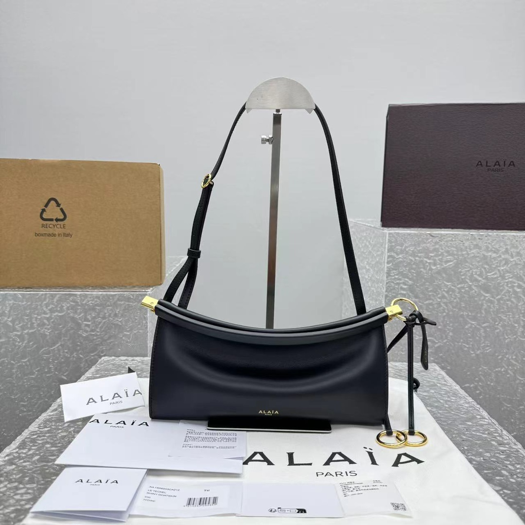 Alaïa Le Click Large leather shoulder bag – Shoulder Bags –