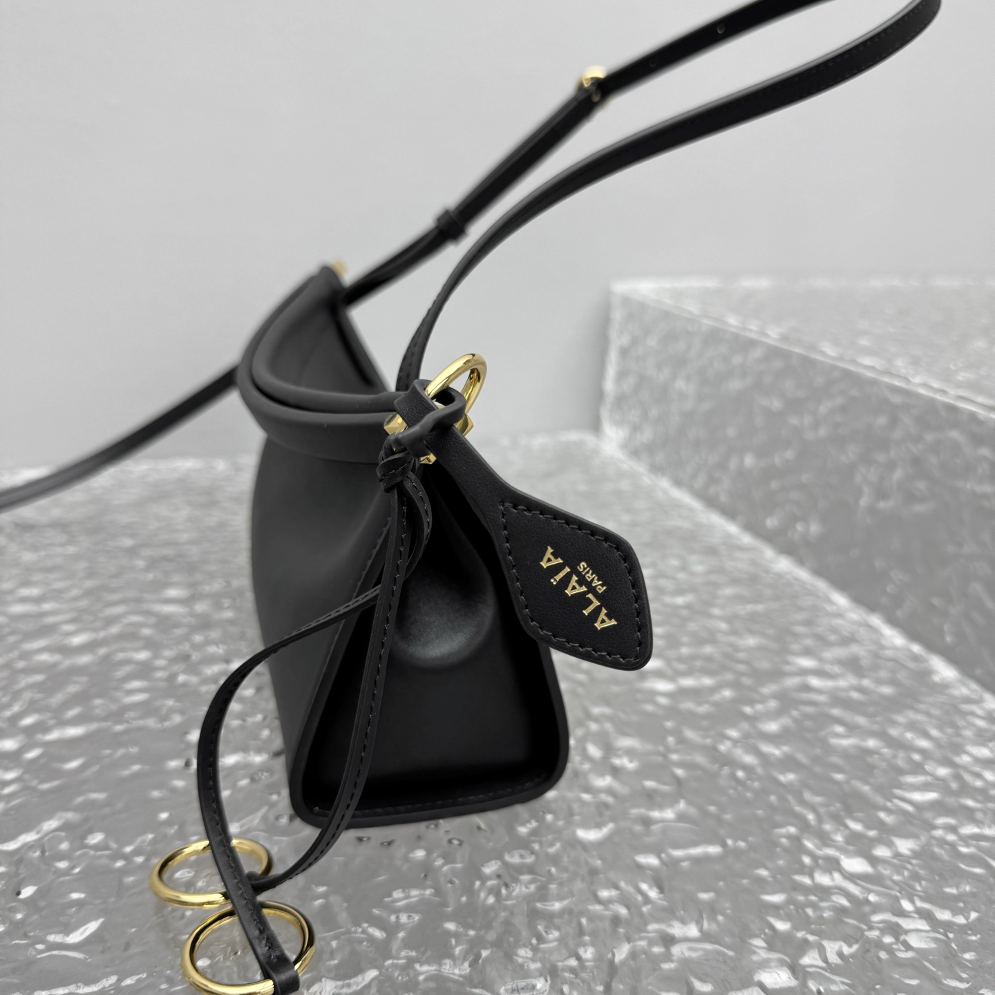 Alaïa Le Click Large leather shoulder bag - Shoulder Bags -