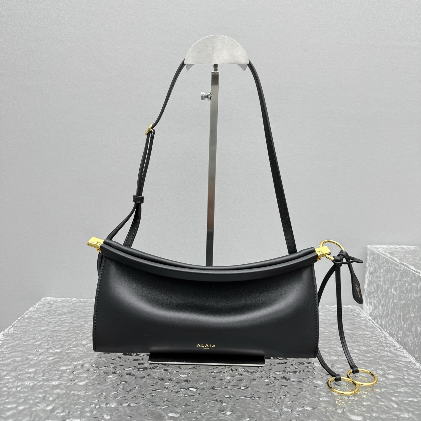 Alaïa Le Click Large leather shoulder bag - Shoulder Bags -
