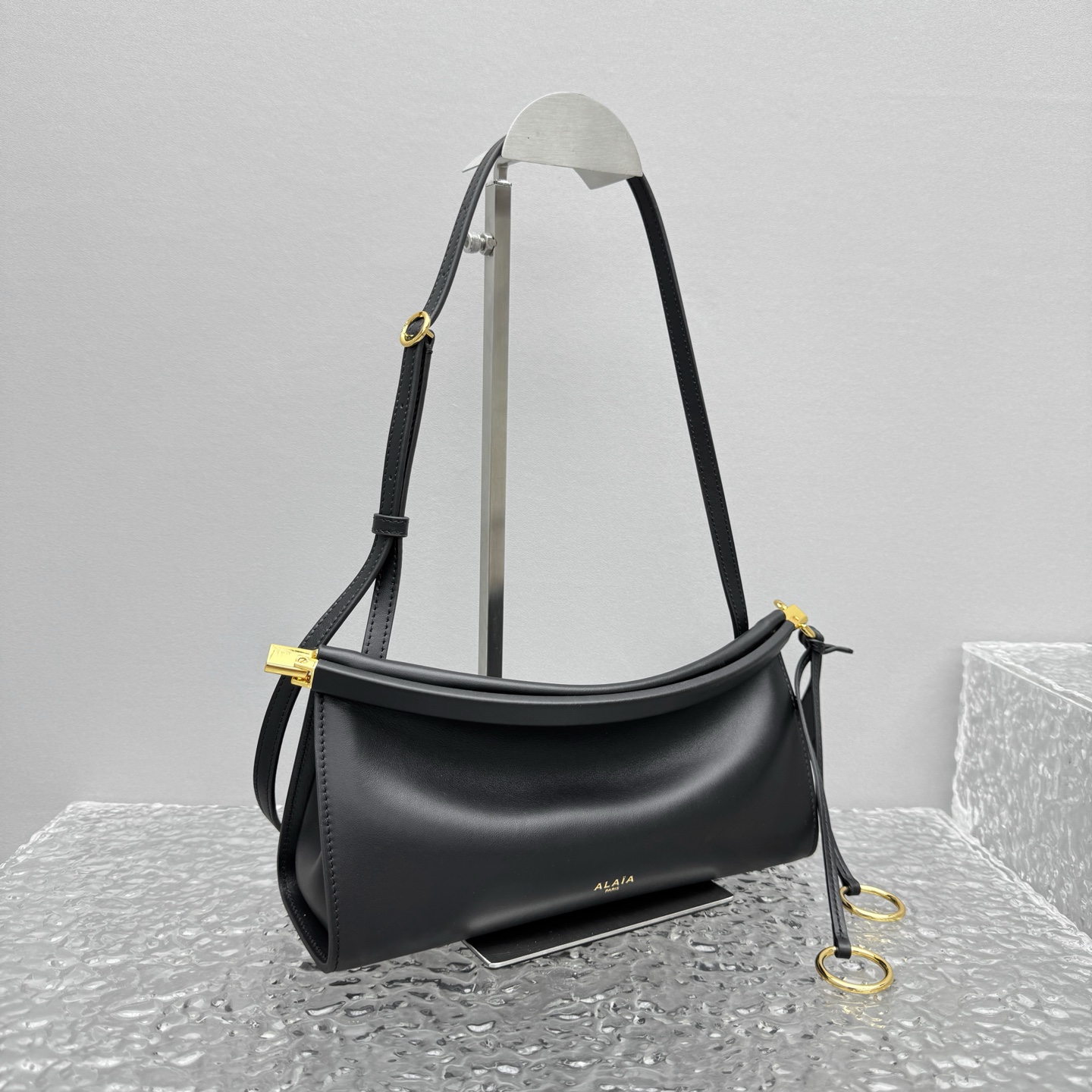 Alaïa Le Click Large leather shoulder bag - Shoulder Bags -