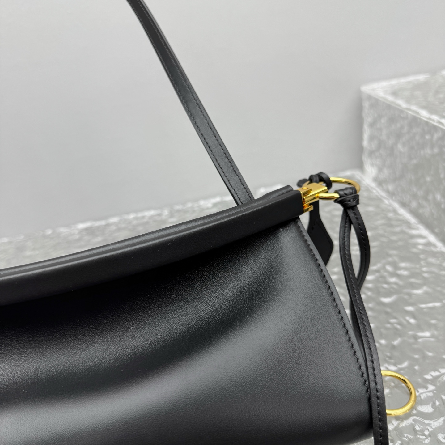 Alaïa Le Click Large leather shoulder bag - Shoulder Bags -