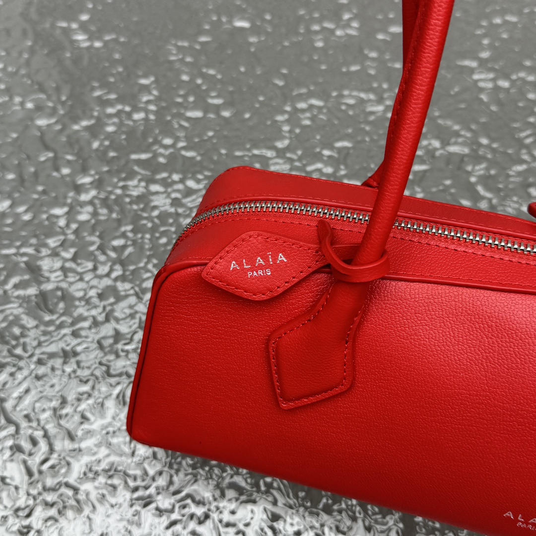ALAIA Goatskin Small Le Teckel Bag Rouge Alaia002014