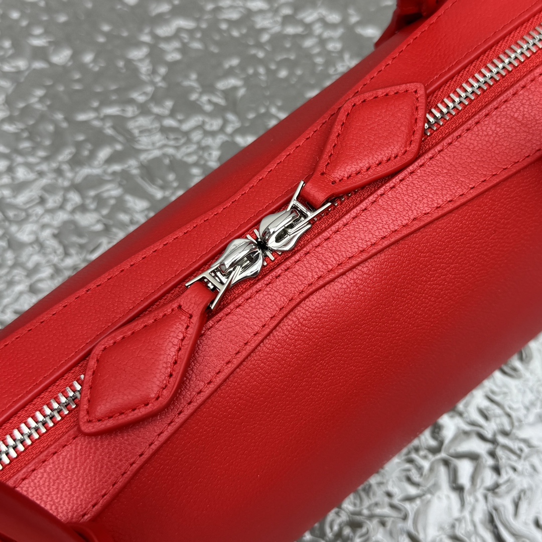 ALAIA Goatskin Small Le Teckel Bag Rouge Alaia002014