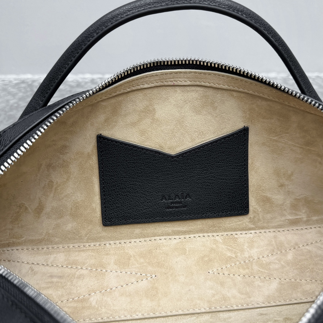 Alaïa Clutches and evening bags for Women  Alaia002414