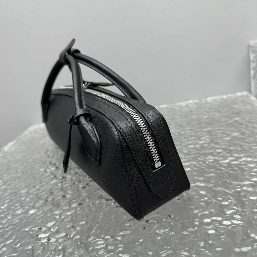 Alaïa Clutches and evening bags for Women  Alaia002414