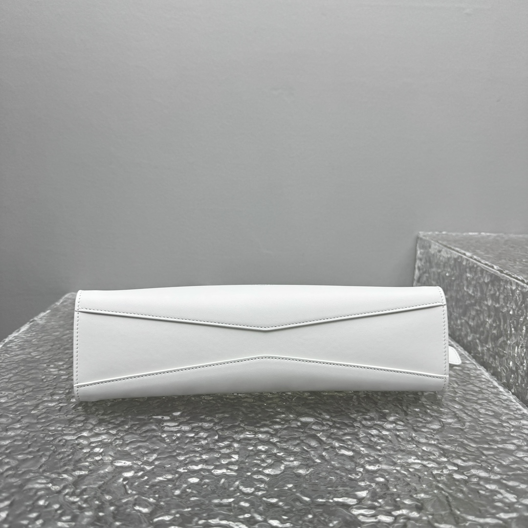 Alaïa "Le Click East West" shoulder bag White - Women