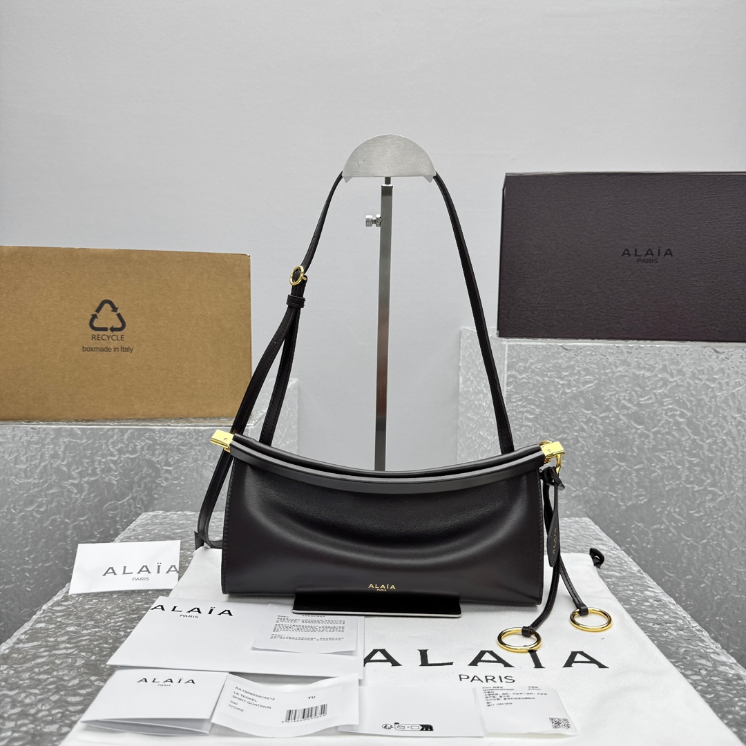 Alaïa Le Click Large leather shoulder bag – Shoulder Bags