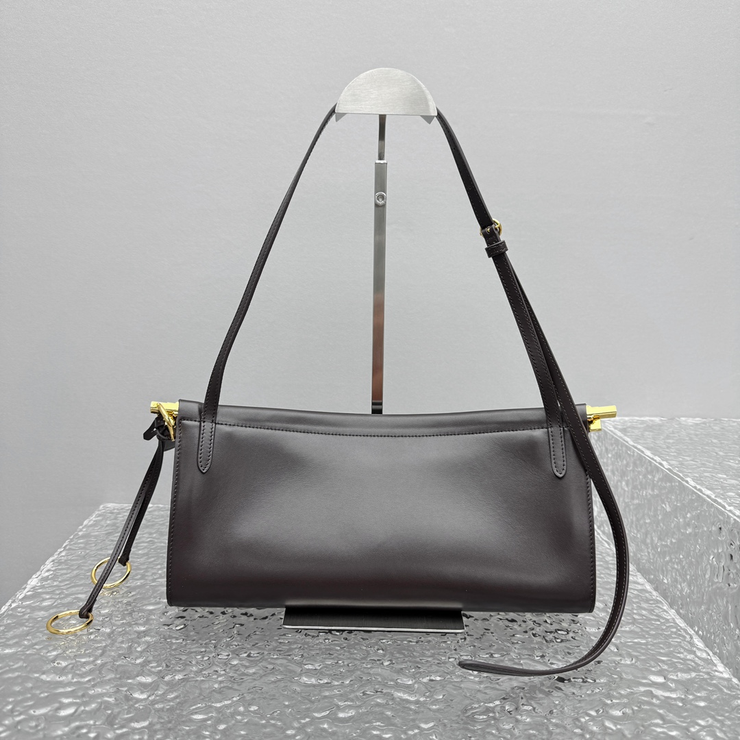 Alaïa Le Click Shoulder Bags in Black |
